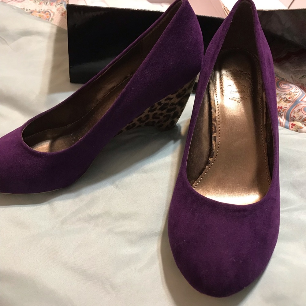 Shoes - Picture 4 of 8